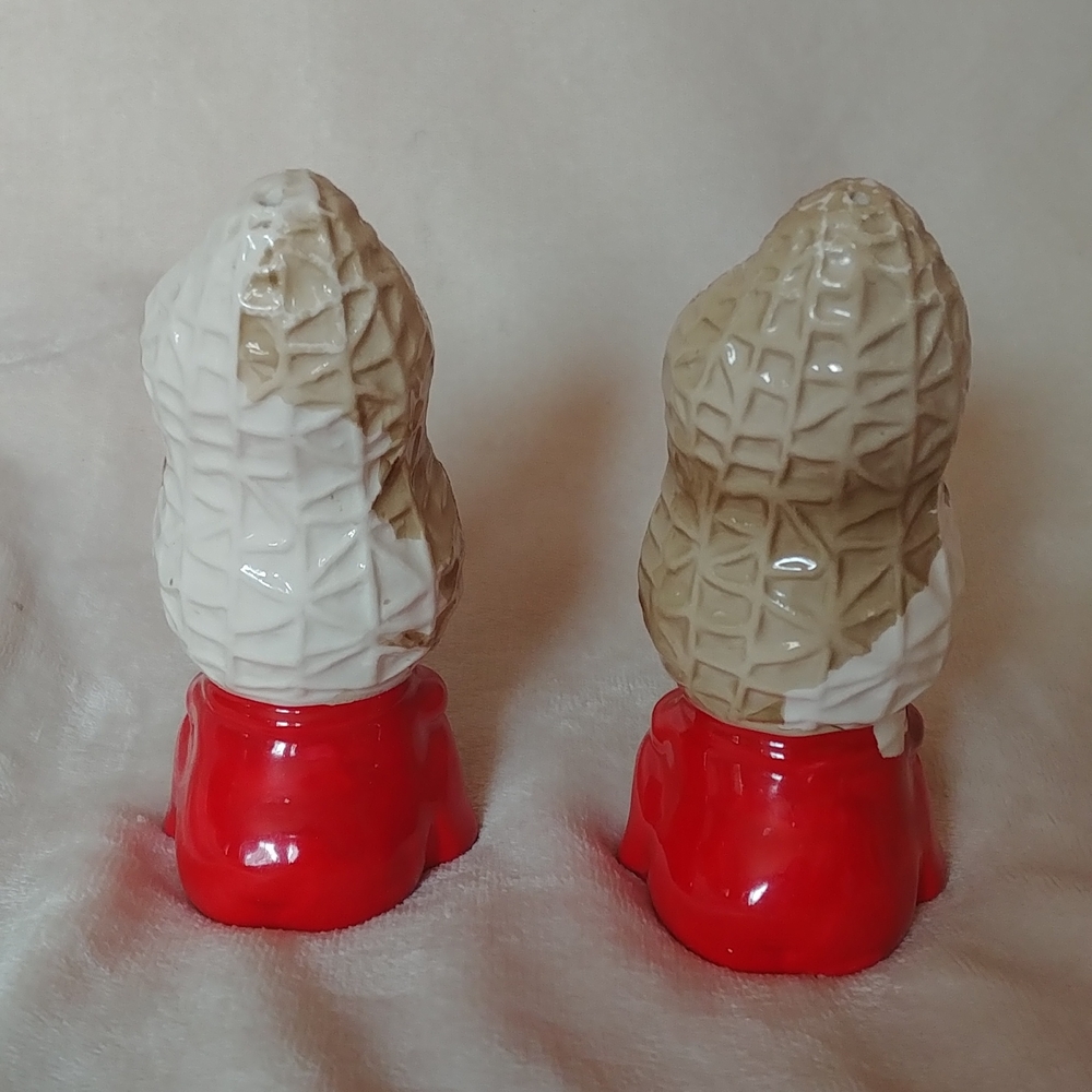 Vintage anthropomorphic peanut salt pepper shakers - Picture 3 of 8
